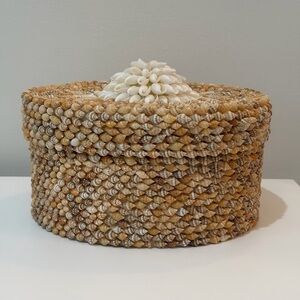 Shell Decorated Round Box